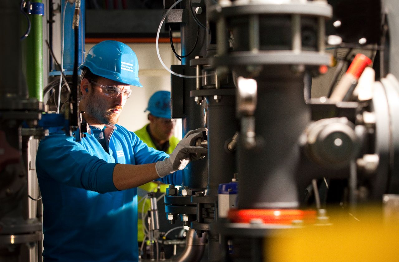 服务技术人员全权负责